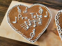 Gingerbread Heart Cookies - Decorating Gingerbread Heart Cookies