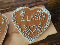 Gingerbread Heart Cookies - Decorating Gingerbread Heart Cookies