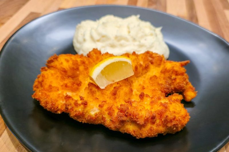 Cheese Battered Chicken Schnitzel Kuře v Sýrovem Těstíčku
