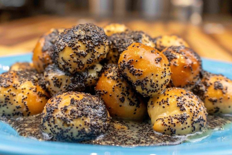 Bobalky with Poppyseeds and Honey